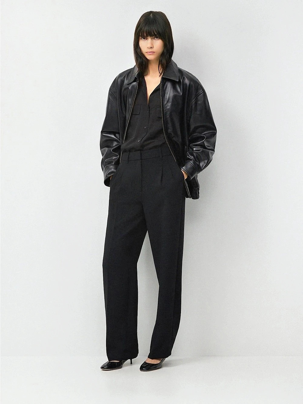 WILFRED • Aritzia The Effortless Pant - Crepette black size 00 wide leg pleated